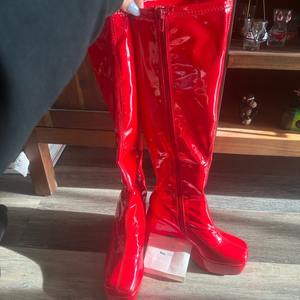 Red platform boots - Picture 3 of 3